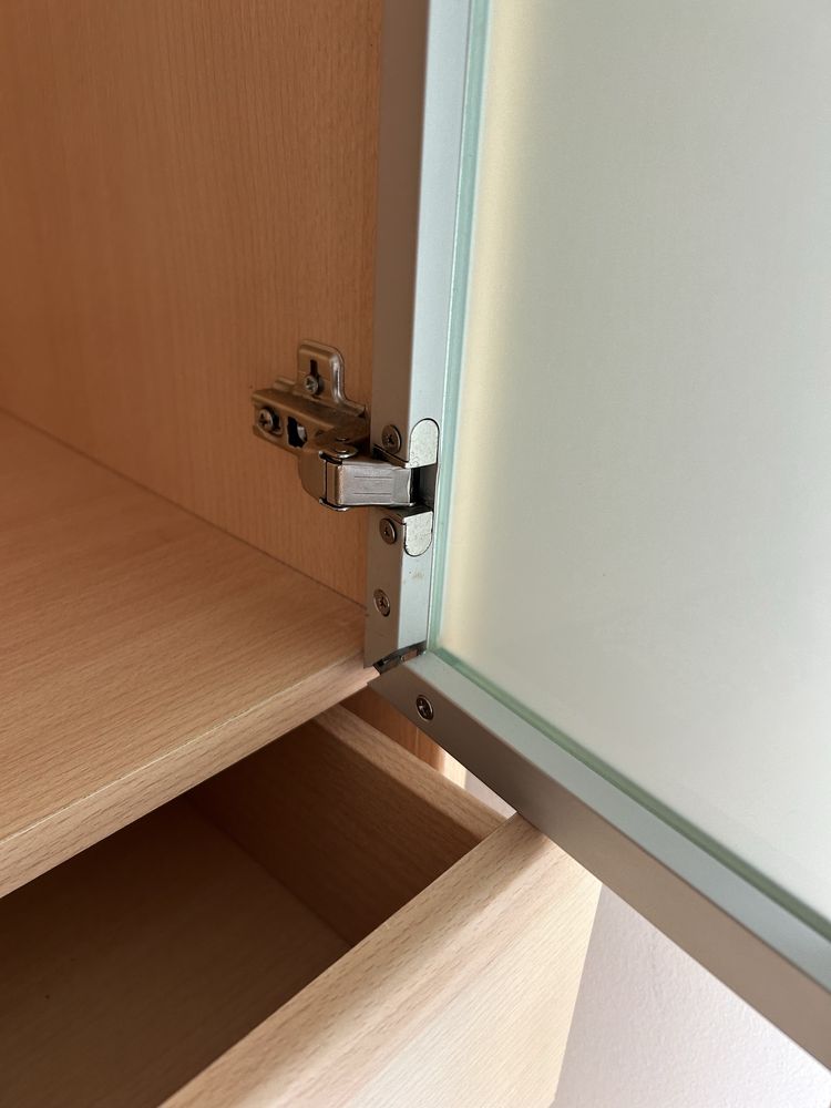 Armário com porta e 6 gavetas
