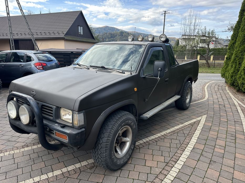 Nissan Navara 2.5 TDI 4x4 reduktor długa paka ledy