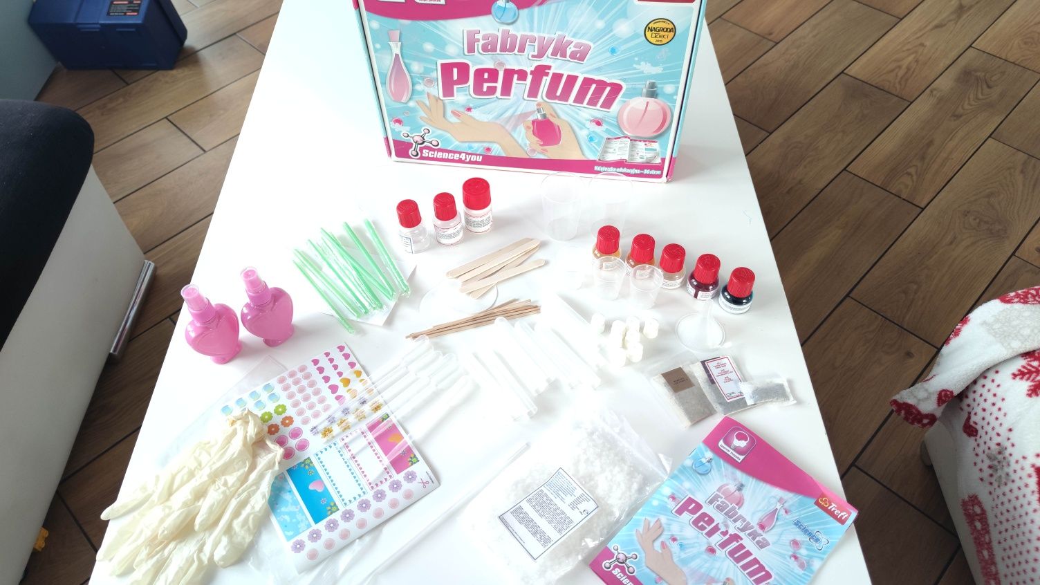 Fabryka perfum laboratorium eksperymentów dla dziecka
