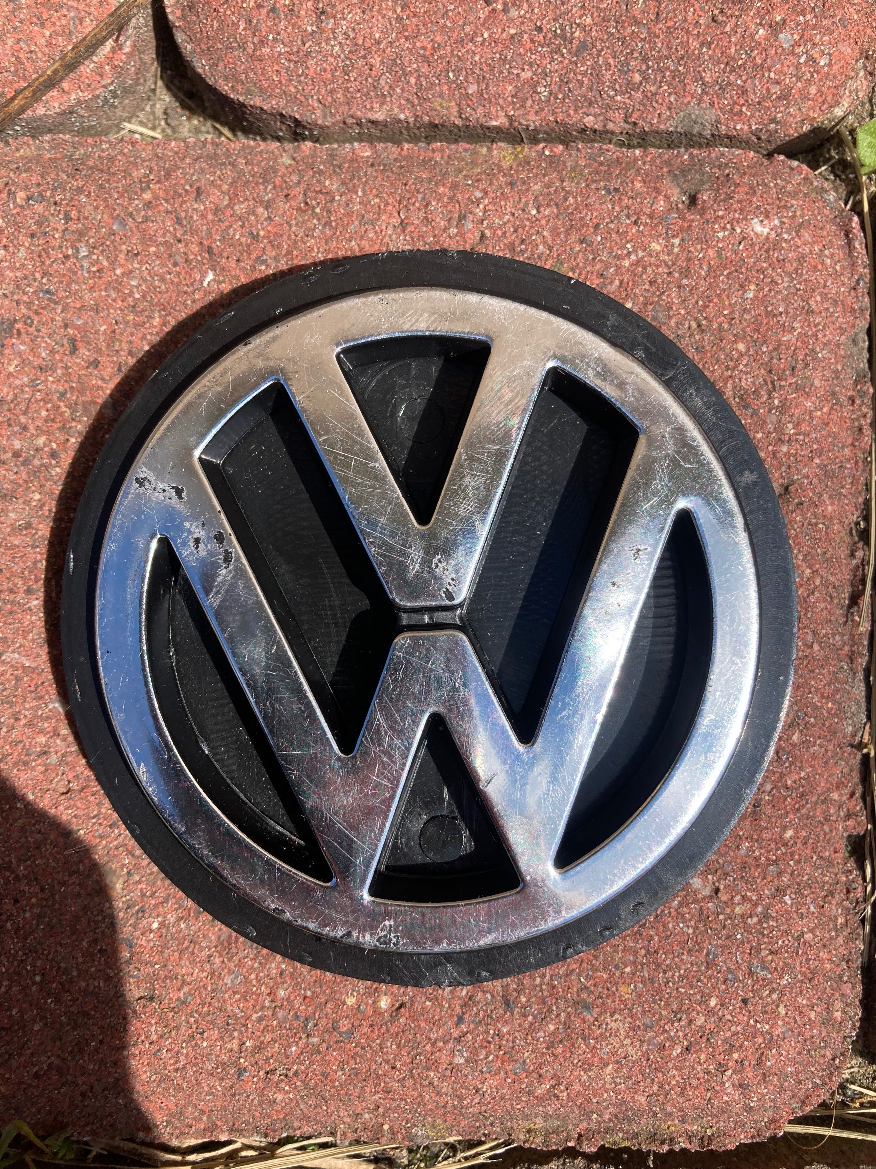 Емблема значок VW Volkswagen пластик