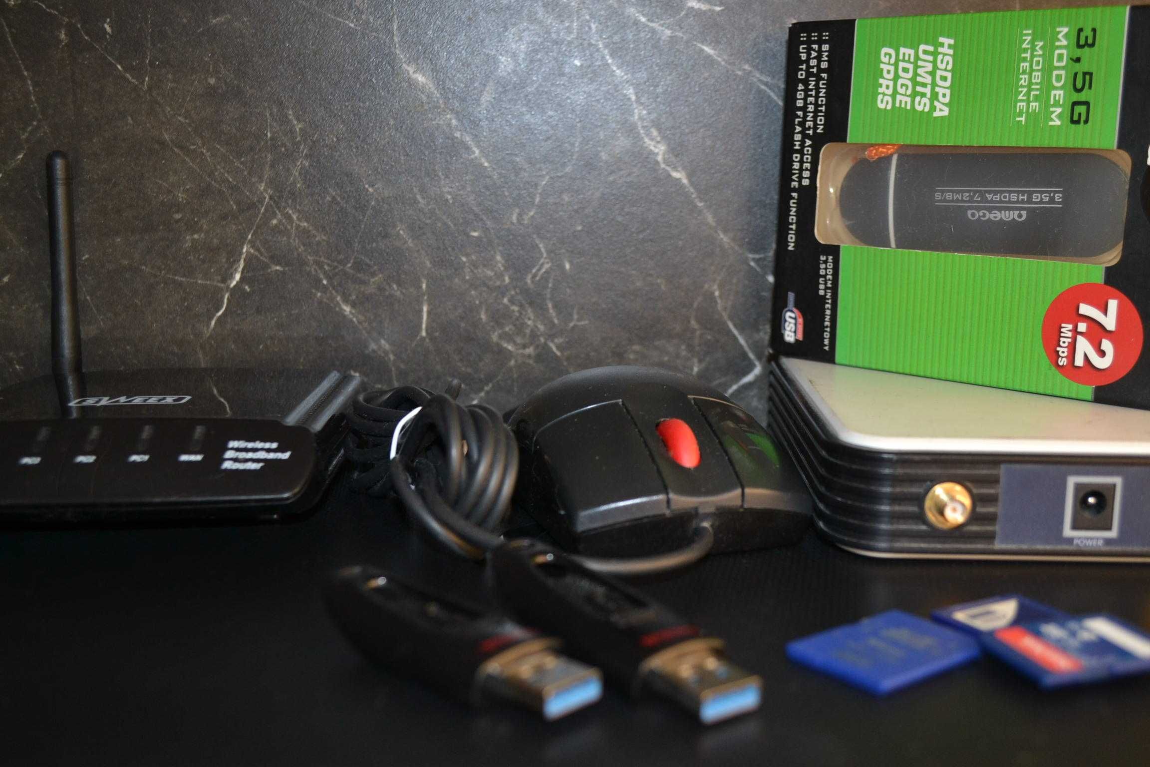 zestaw starej elektroniki 2x router 2x pendrive USB karty pamięci mysz