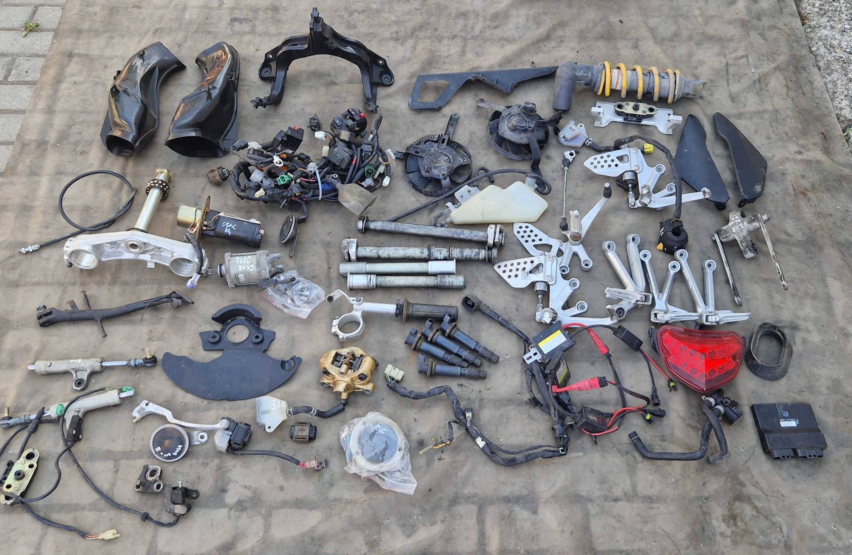 Suzuki GSXR 1000 K4 K5 set power commander rozrusznik kiera korek oś