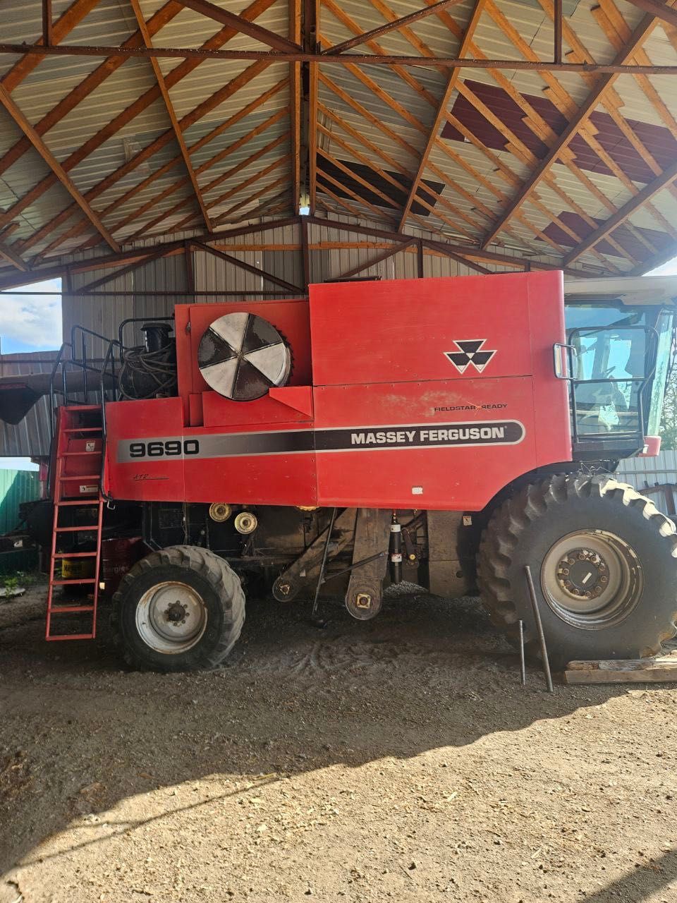 Комбайн Massey Ferguson 9690