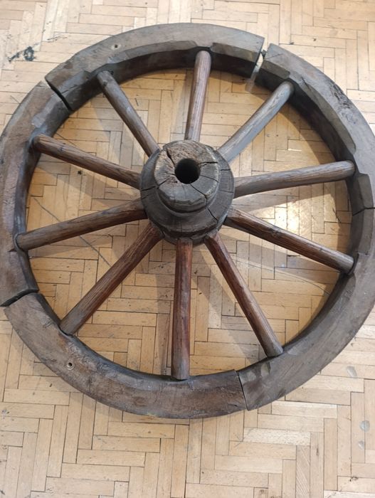 Koło od wozu średnica 74 cm.