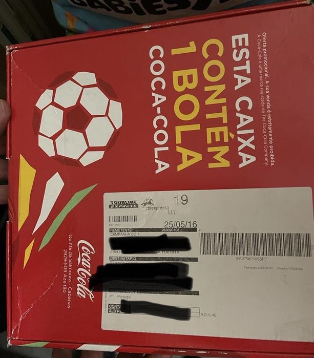 2 bolas da Coca Cola uma grande de futebol e uma pequena mundial Brasil em caixa novas