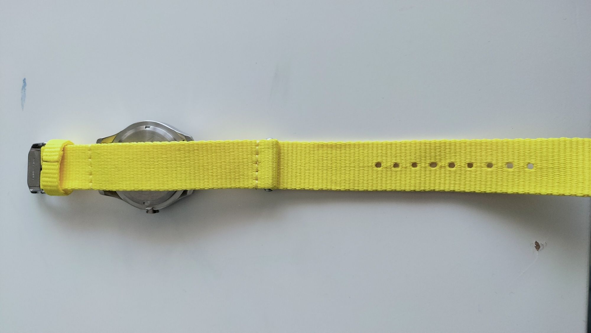 Relógio NIXON amarelo