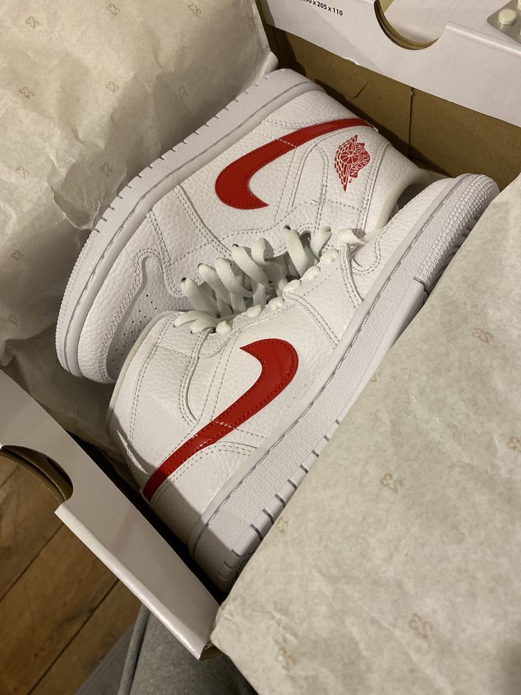 Jordan 1 Mid White University Red número 35.5