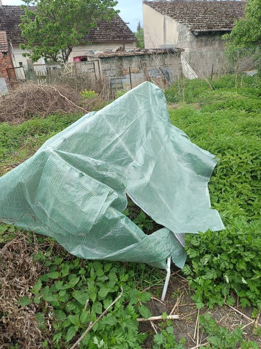 Sprzedam małą folie do ogródka,