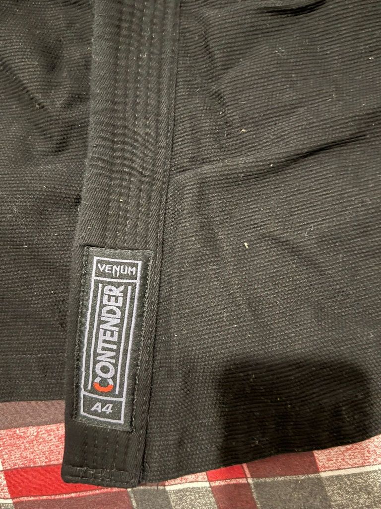 Kimono Venum A4 Preto – Usado 1x
