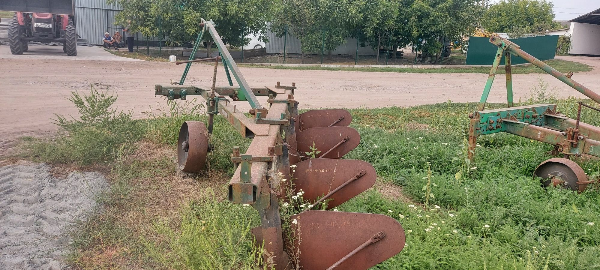 Плуг ПНУ 4-40 в гарному стані