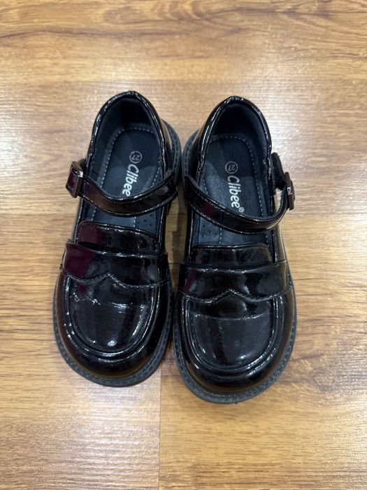 Туфлі на дівчинку.Чорні,лакові. 27 р.