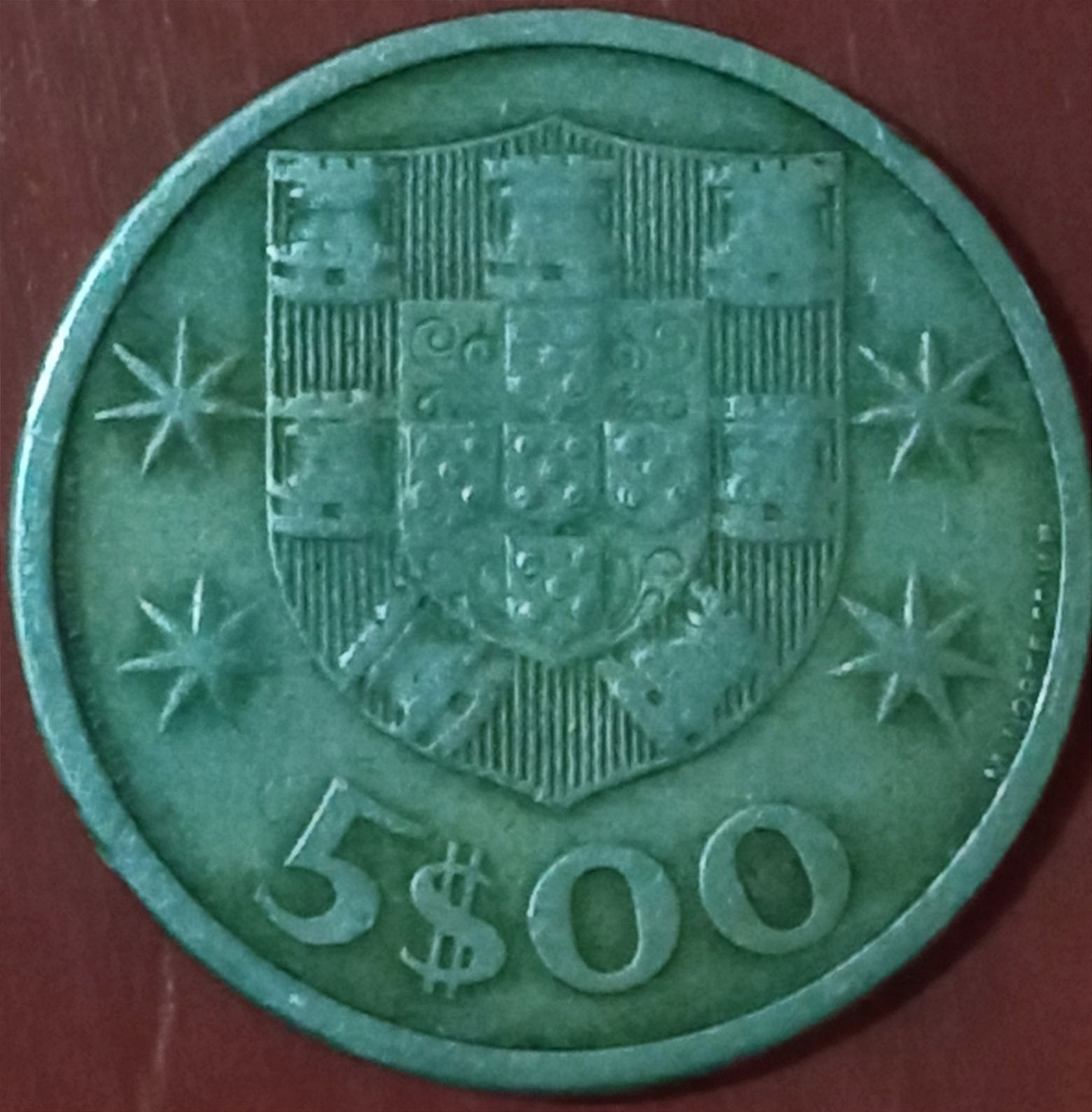Duas moedas de 5$00 de 1963 e 1964