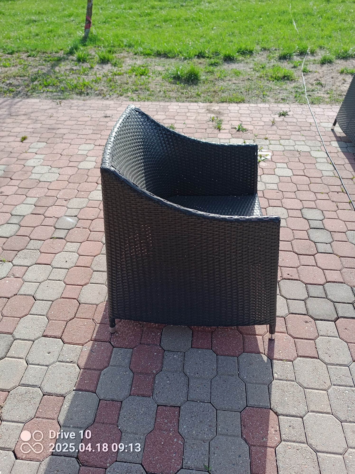 Stół z krzesłami do ogrodu