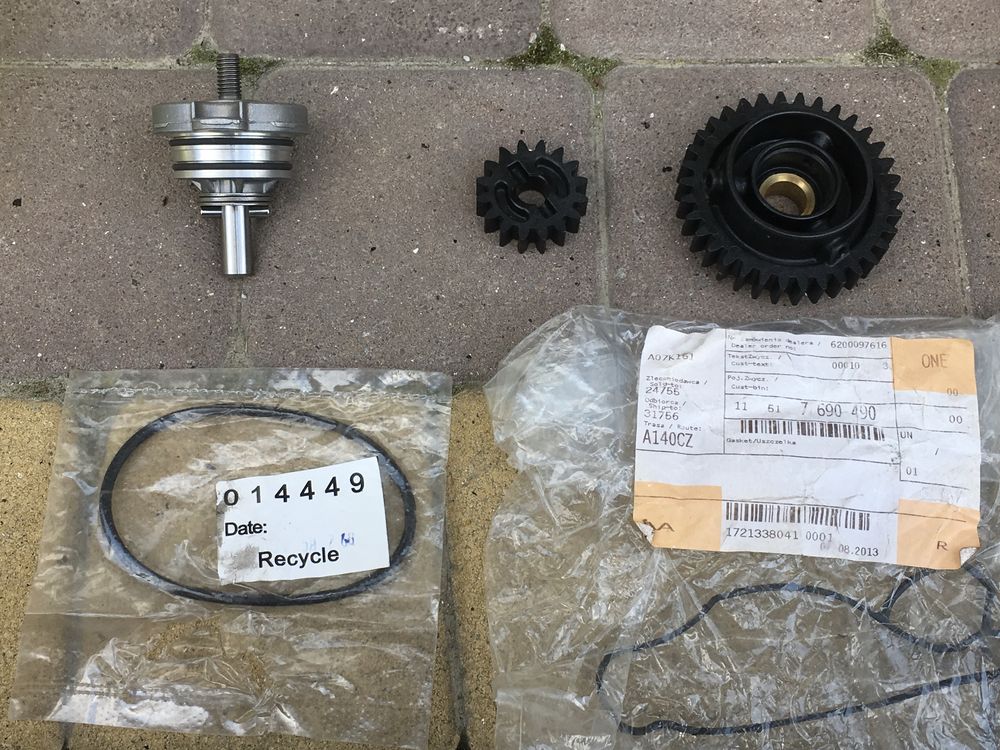 Водяна помпа bmw f 650-700-800 gs 11517724452