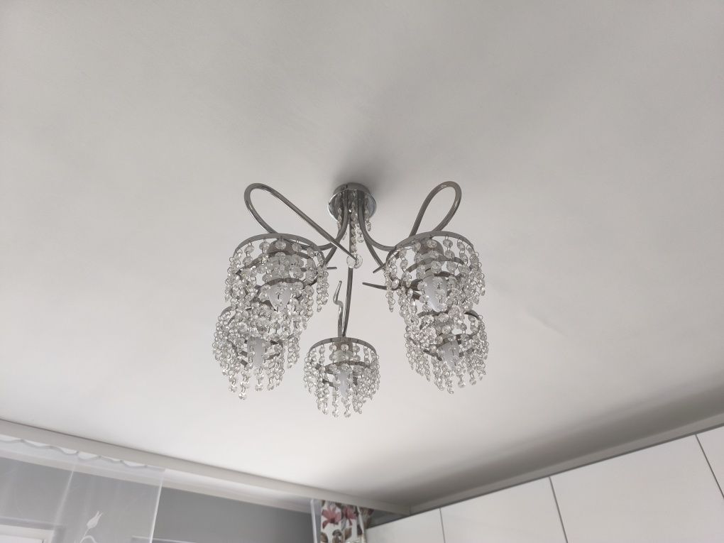 Lampa z kryształkami