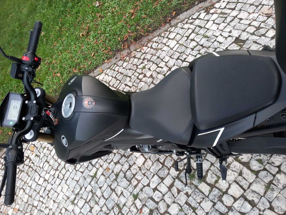 Keeway RKF 125 com Top Case Ano 2023