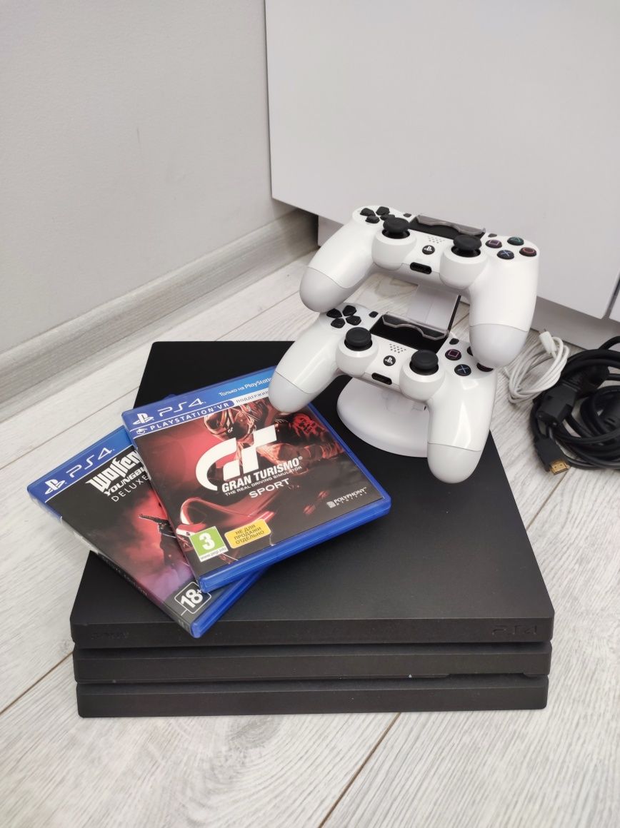 Продам Ps4 pro 1tb + 2джостика + док станция