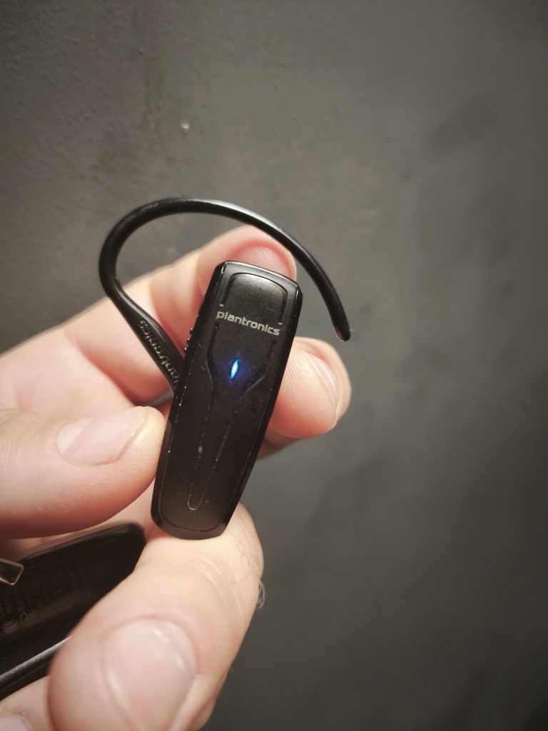 Блютуз наушник Plantronics
