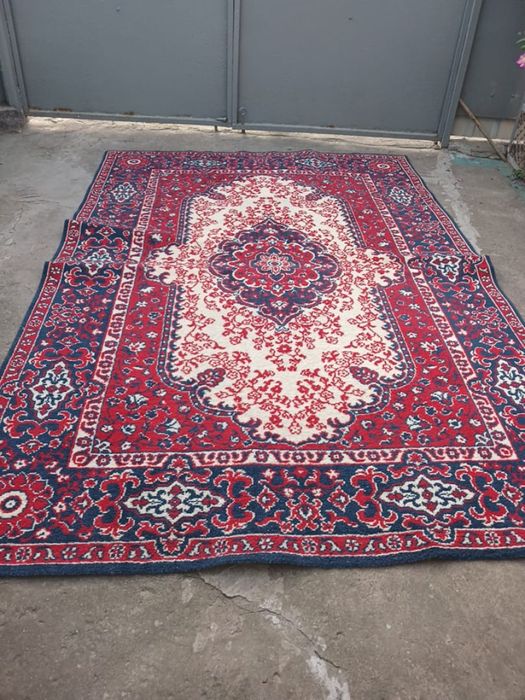 Килим,палац в наявності