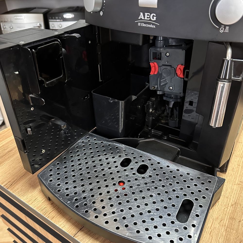 Кавомашина AEG Coffe Silenzio CS 5000