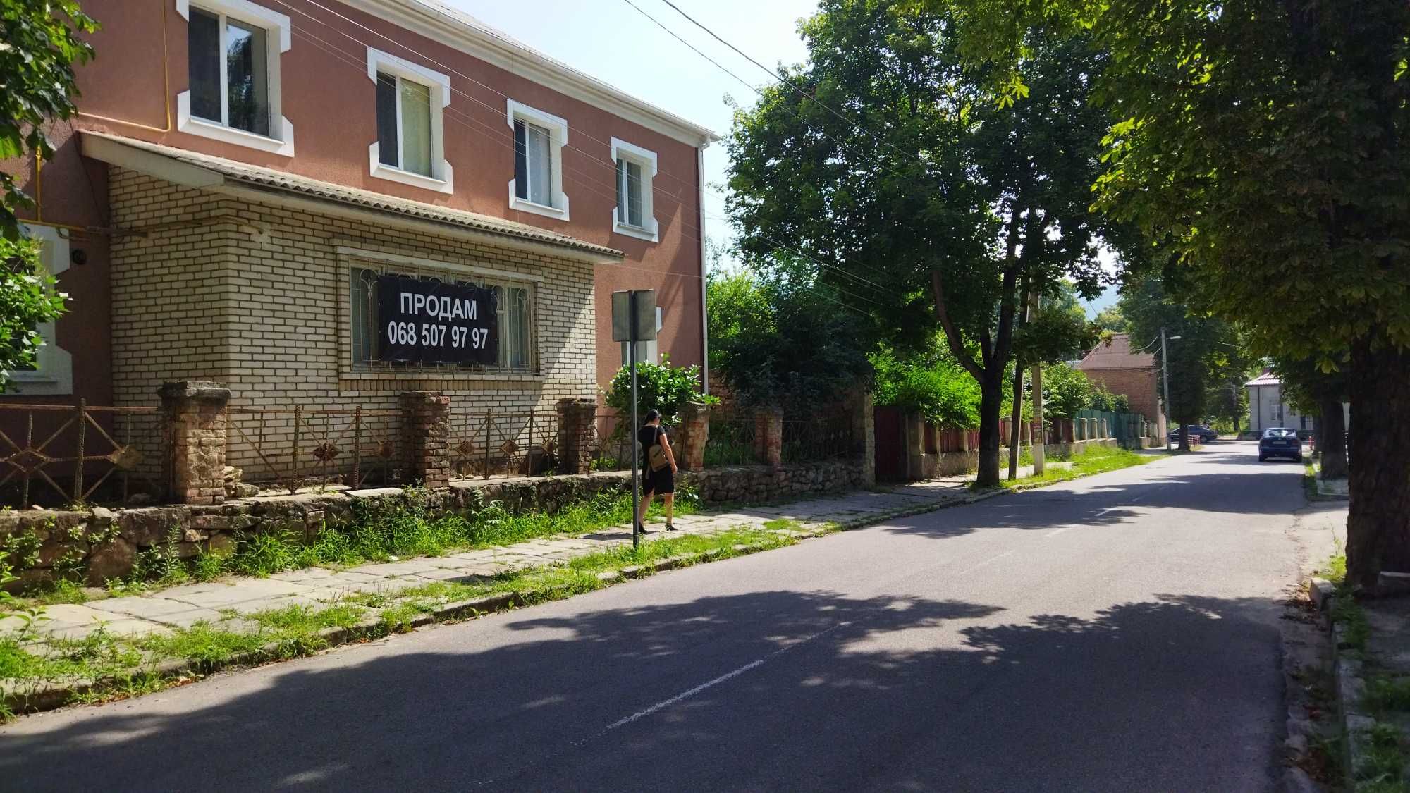 Продам 2-х кім. квартиру по вул.Покровська
