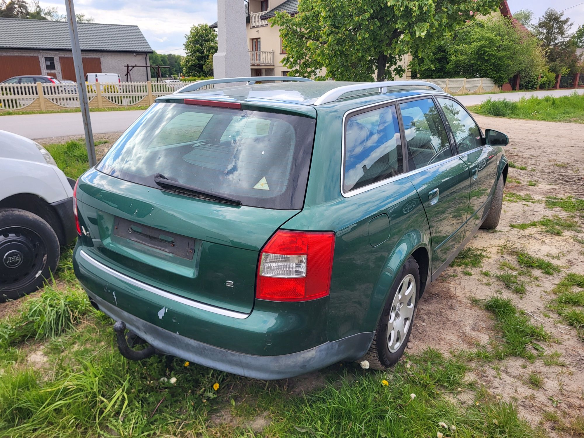 Audi A4 B6 2.0 benzyna klimatyzacja czujniki parkowania hak