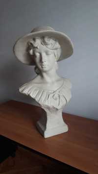 Rzeźba gipsowa Kobieta w kapeluszu
