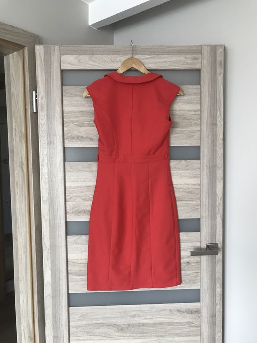 Nieużywana czerwona sukienka r. 36 - 38