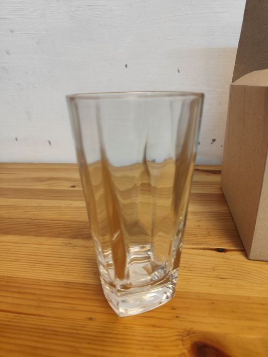 Szklanki do drinków 360 ml 
Sztuk 6 , nowe w kartonie .