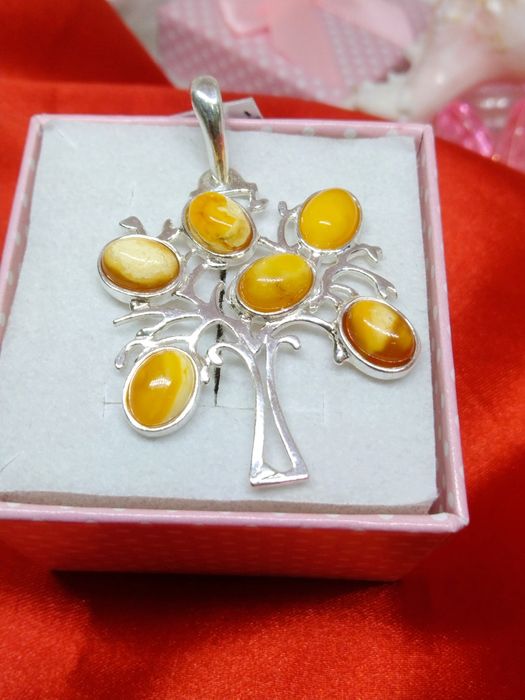 Piękny srebrny wisiorek z bursztynem  Drzewo, srebro 925