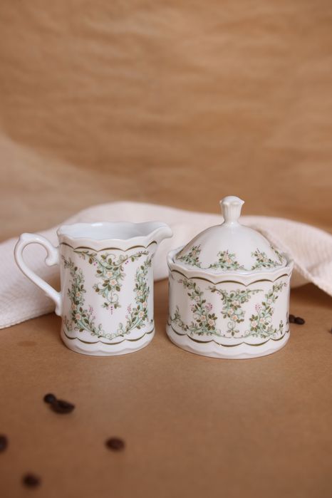 Serwis dla 9 osób z białej porcelany Bavaria Eschenbach