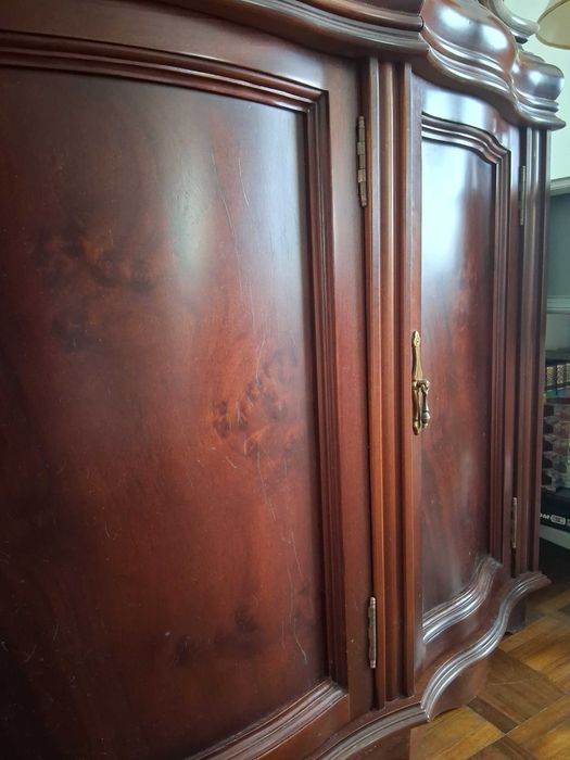 2 Moveis iguais madeira vermelha 95€