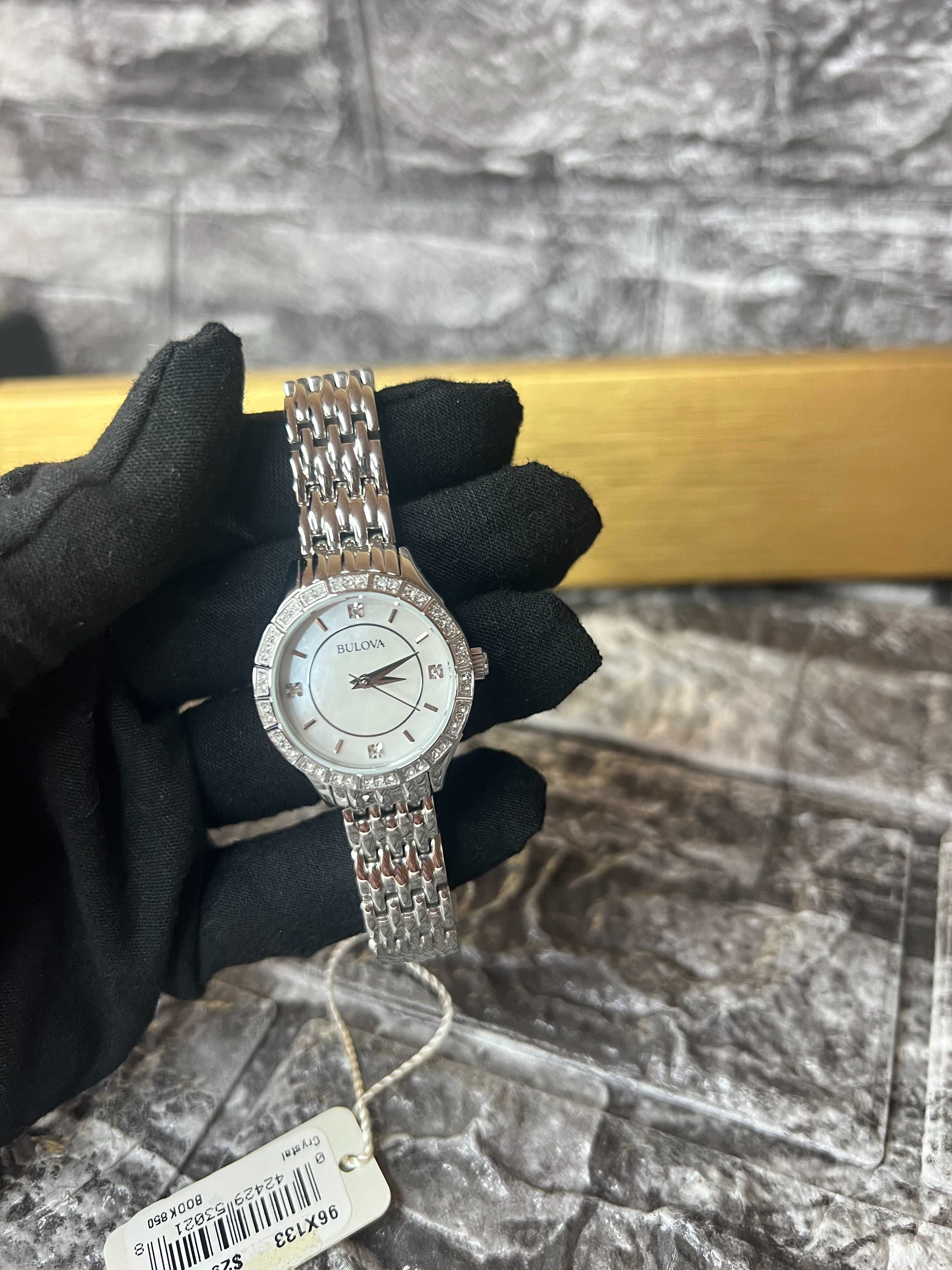 Жіночий годинник Bulova кварцевий стильний подарунок