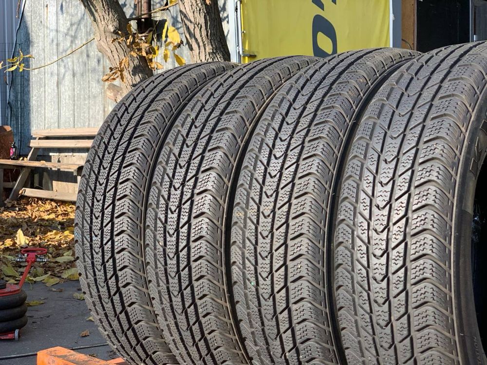 Шини зимові 4шт 165/70 R14 Kumho KW7400