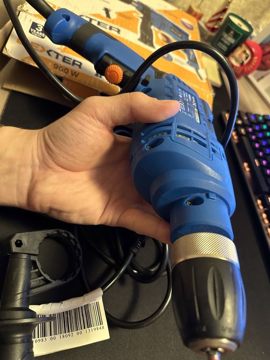 Продам дрель Dexter 900W