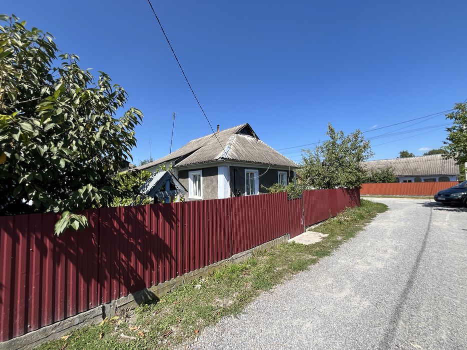 продається будинок в селищі Дунаївці