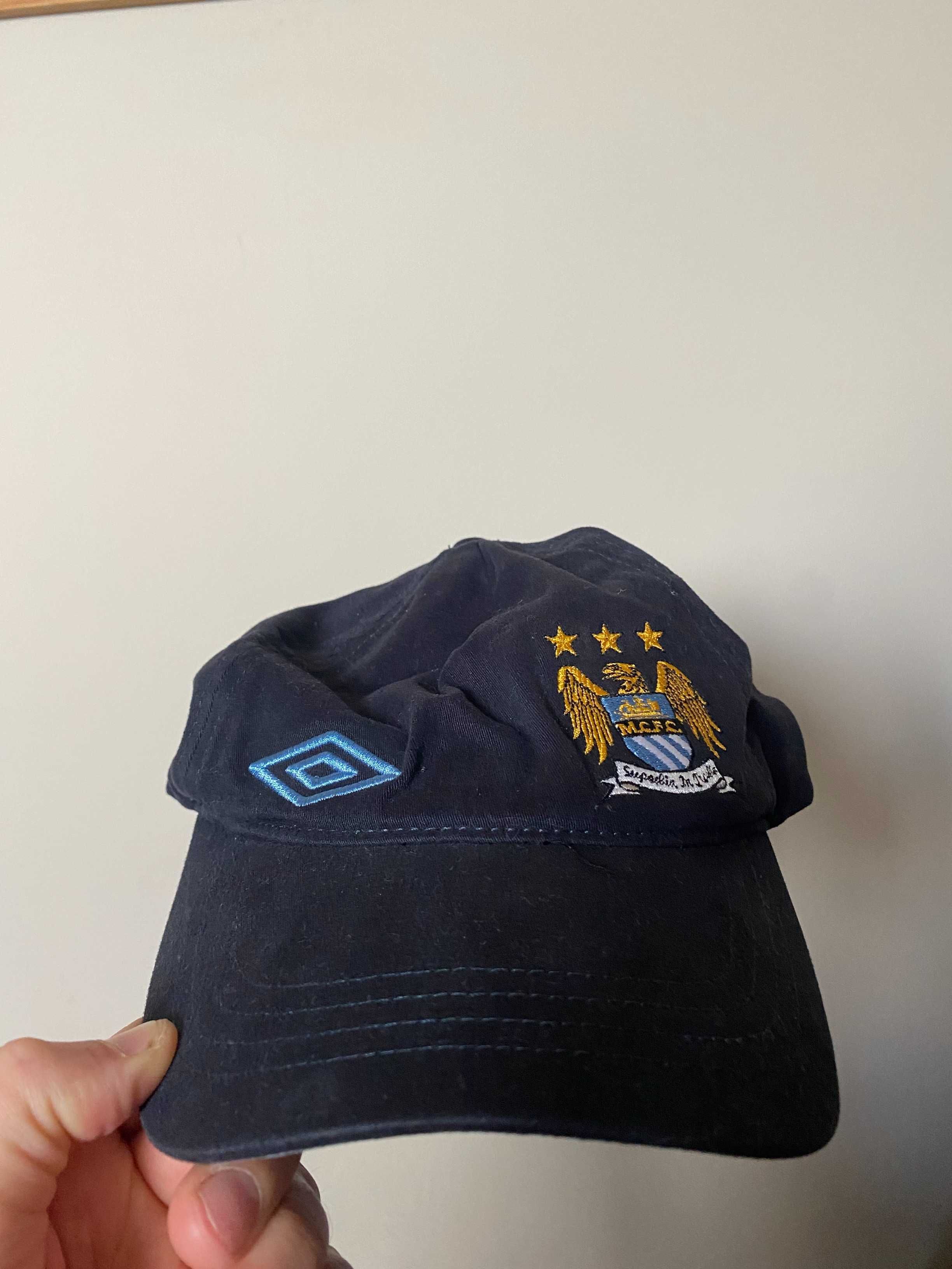Kaszkiet MANCHESTER CITY - 2010 - 2011 - Umbro - UNIKAT