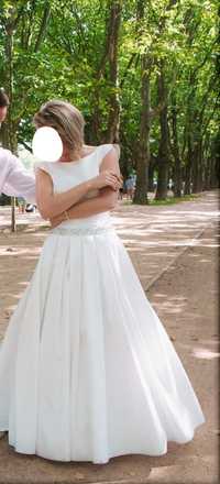 Elegancka klasyczna suknia ślubna