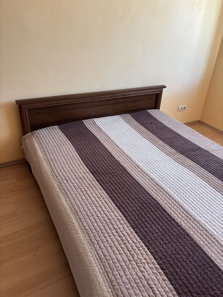 Komplet mebli do sypialni  ( komoda, szafa, łóżko, szafki nocne)