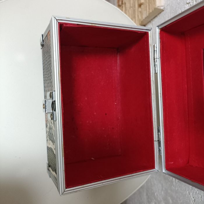 Шкатулка для украшений.