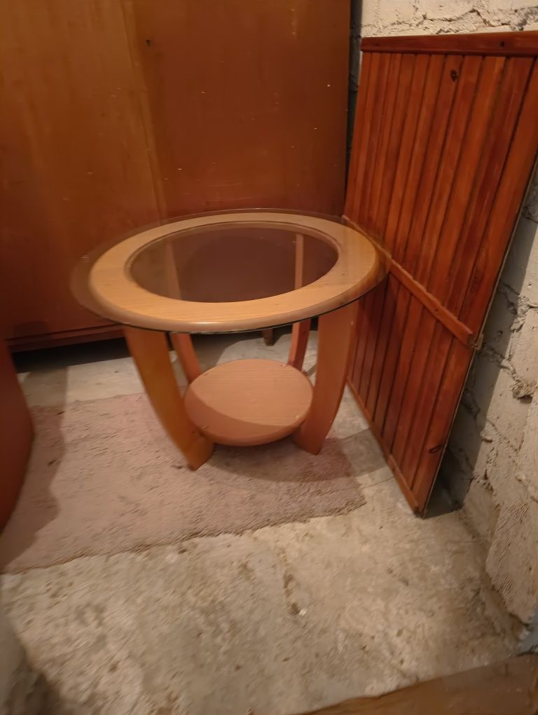 Stolik kawowy okrągły.