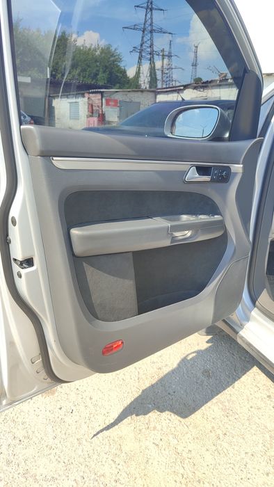 Перетяжка потолков и элементов салона