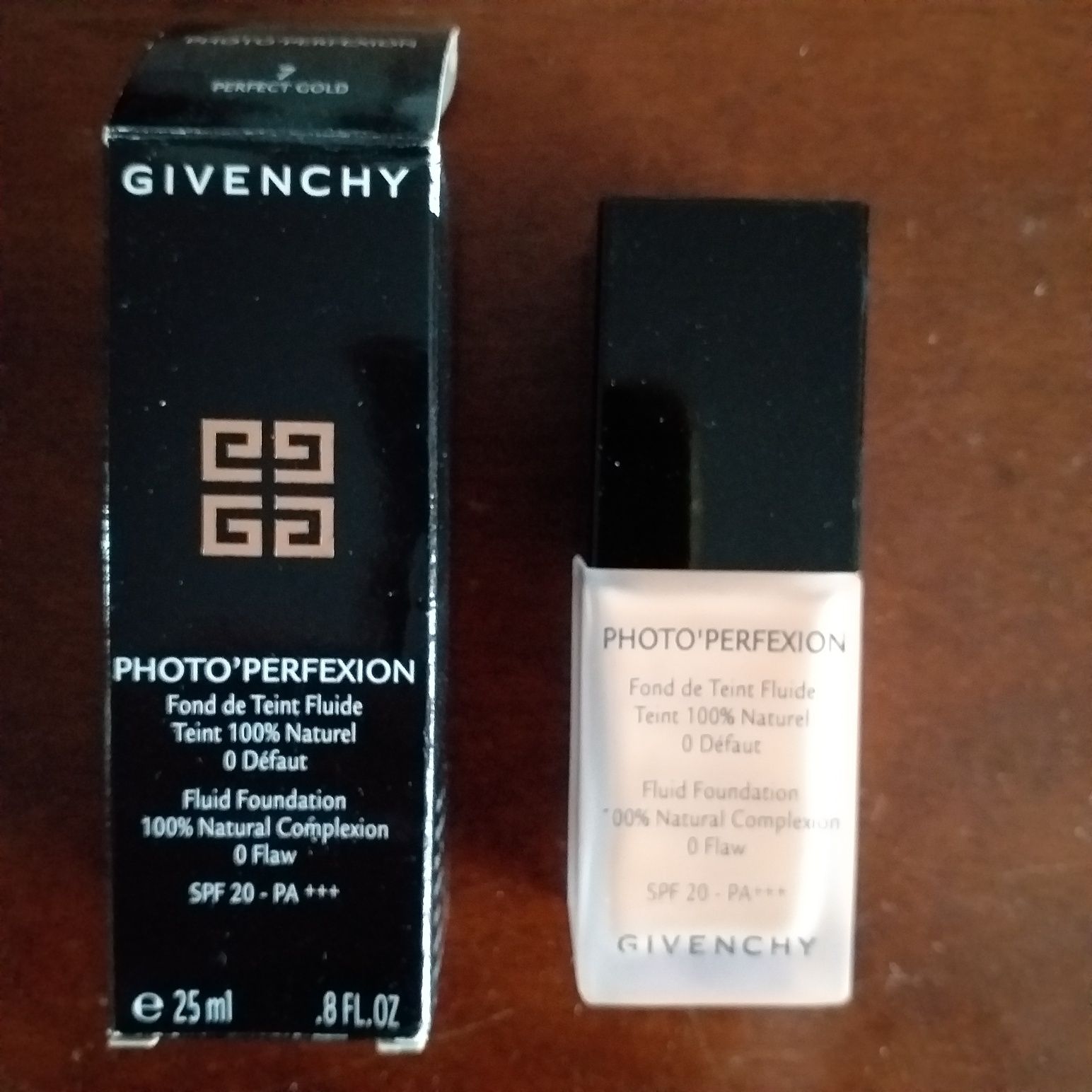 GIVENCHY PHOTO PERFEXION 7 PERFECT  wygładzający podkład we fluidzie