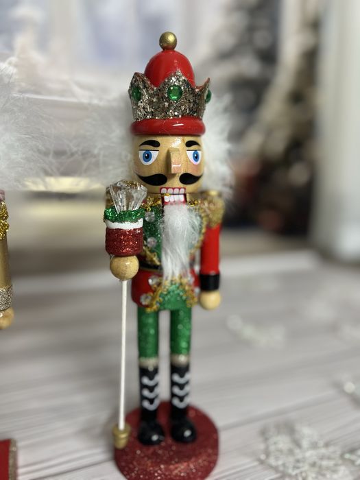 Лускунчик , олені, новорічні декоративні іграшки