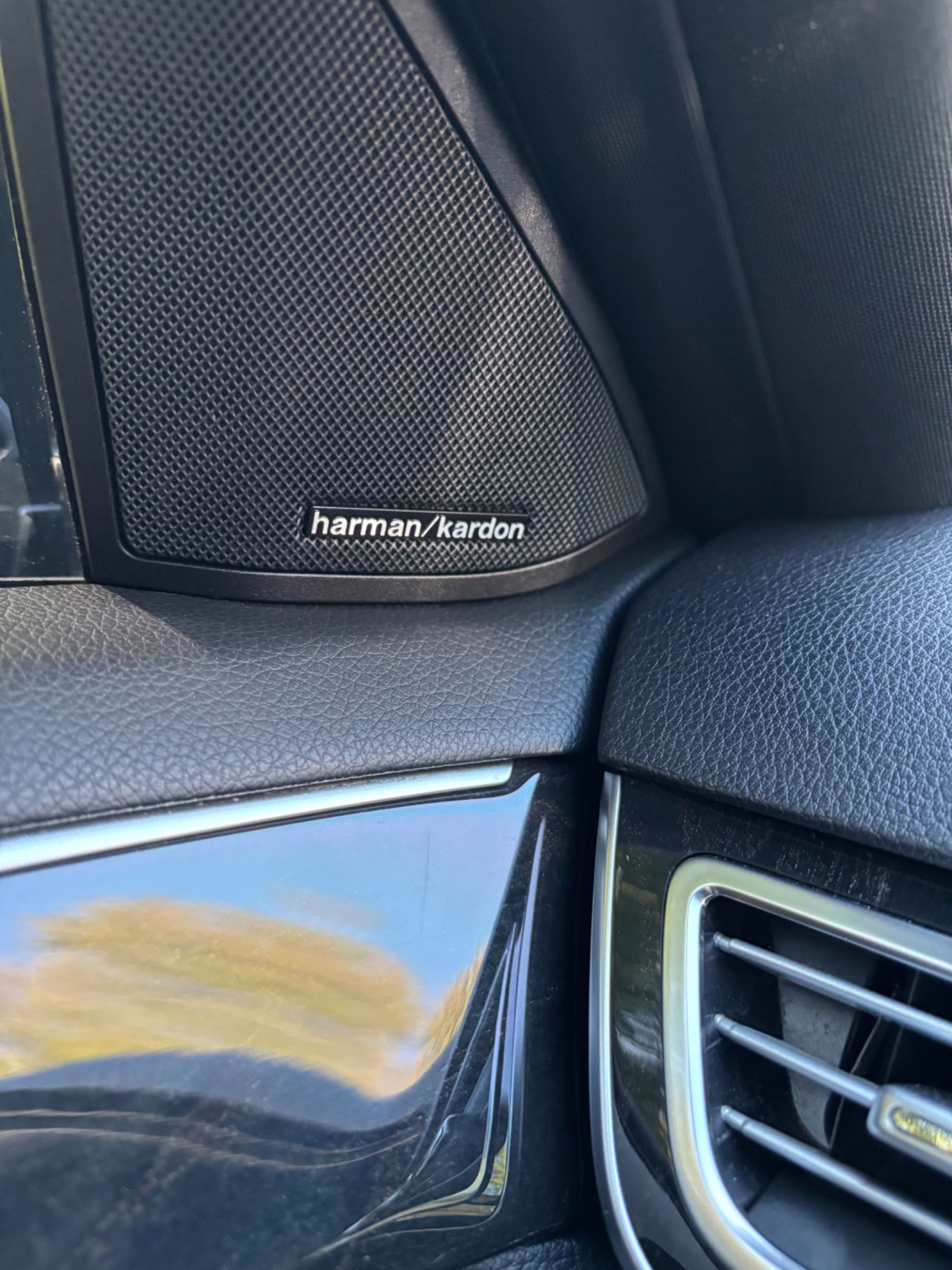 Автомобіль Mercedes Benz
