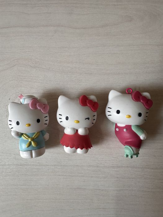 Hello Kitty іграшки / фігурки