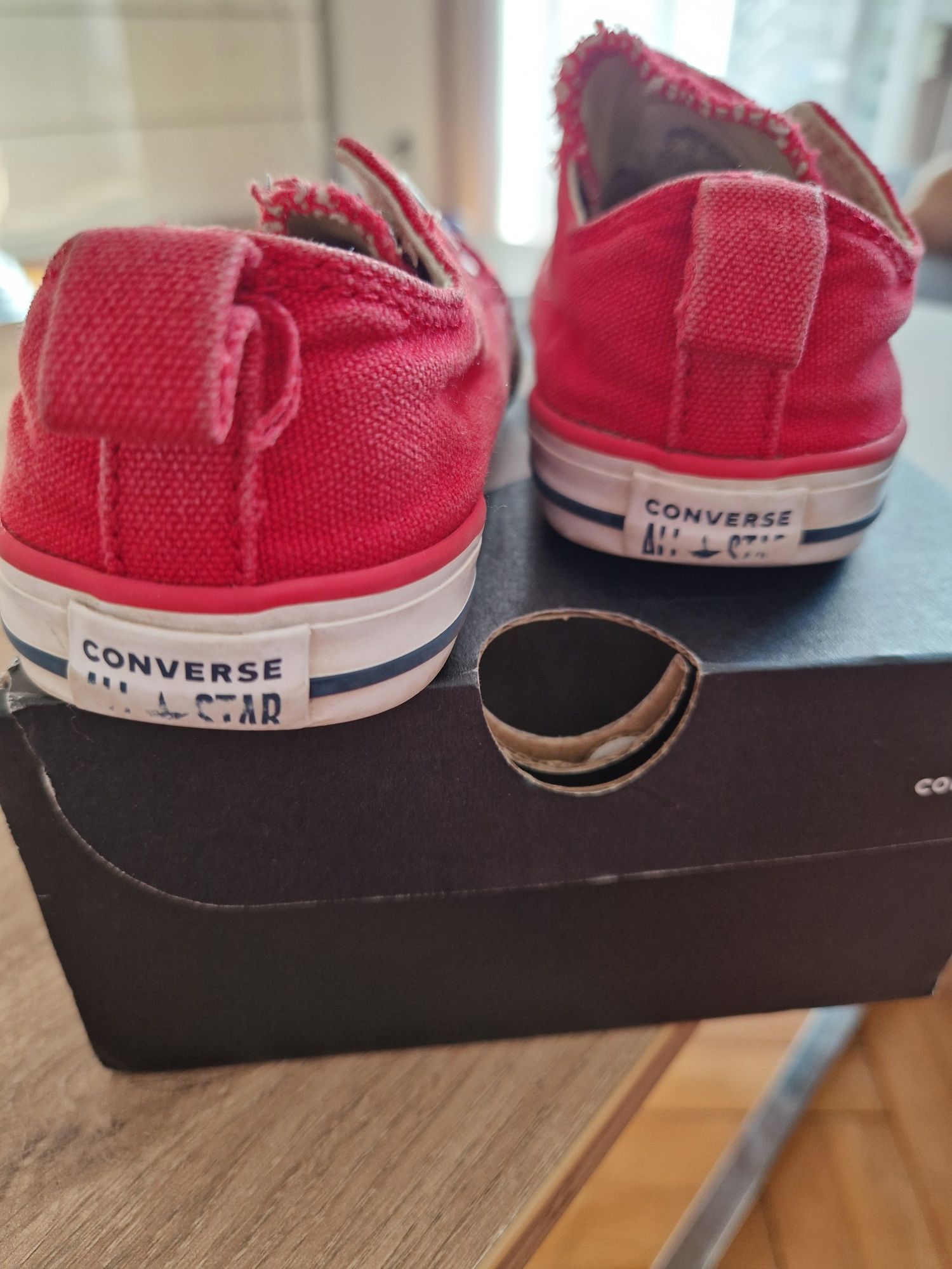 Czerwone trampki converse