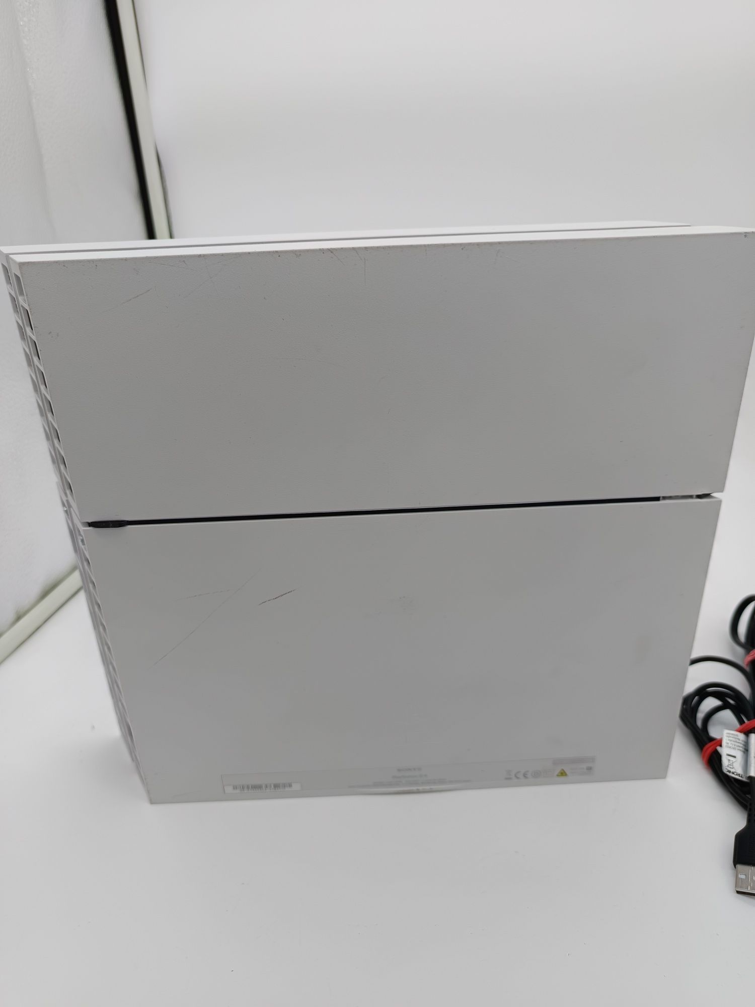 Konsola PlayStation 4 biała CUH-1216A  + 3 gry + pad
