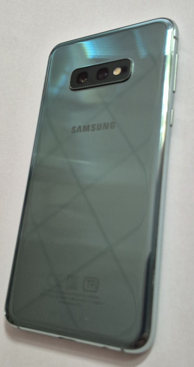 SAMSUNG S10E официал.