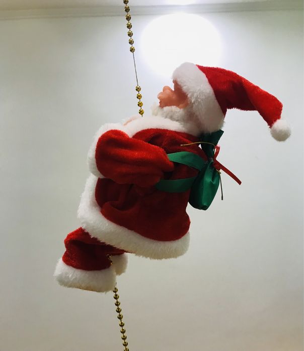 Іграшка дереться по ланцюжку дід Моороз